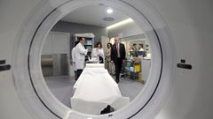 El conselleiro, Antonio G�mez, en la foto de la presentaci�n programa piloto se inici� en el �rea sanitaria de A Coru�a