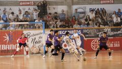 David Pazos, que estuvo muy activo, a punto de golpear el bal�n en el partido contra el Industrias Santa Coloma.