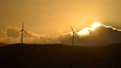 Vista de un parque e�lico desde Olveira, Dumbr�a