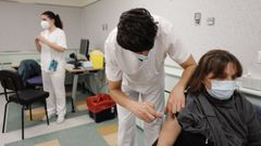 Vacunaci�n contra el covid-19 en el Hospital P�blico da Mari�a