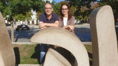 Lucía Fraga (co anterior secretario, Ángel Ramil, á súa dereita) cre que o queixo de San Simón da Costa está adaptado para o mercado de hoxe porque se trata dun produto «ancestral e único»