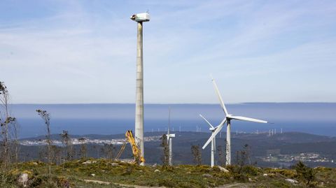 Aerogeneradores ya desmontados en Vimianzo