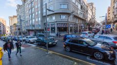 Subida hacia Barcelos por Perfecto Feijoo, uno de los puntos negros dl tr�fico urbano en Pontevedra
