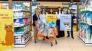 La directora de Marketing y RSC de GADISA Retail, Melisa Pagliaro, y la coordinadora de RSC, Luca Santos, presentaron la campaa acompaadas por responsables de algunas de las entidades que participan en la iniciativa.