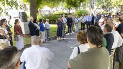 Homenaje a Su�rez Ferr�n ante su busto en M�ndez N��ez.