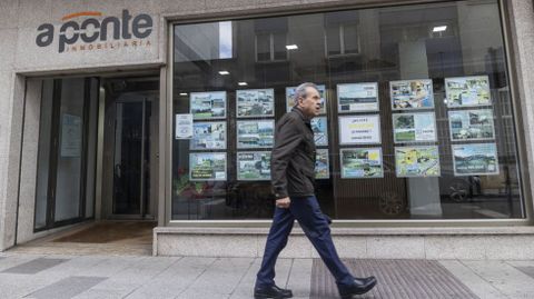 Viviendas anunciadas en una inmobiliaria gallega