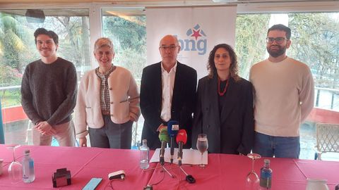 Francisco Jorquera, en el centro, no repetir� como candidato del BNG en A Coru�a