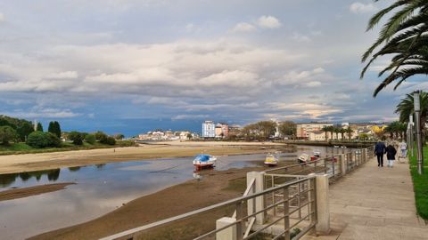 Vista general de San Cibrao, donde Benjam&iacute;n D&iacute;az Canoura hab&iacute;a trabajado, entre otros, en la Pizzer&iacute;a O Trasgo