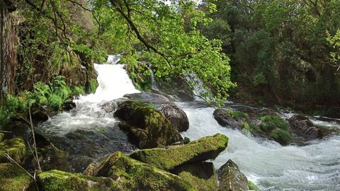 Es la cascada principal que forma el ro Beba en su camino hasta unirse al Xallas