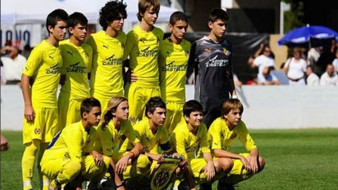 Brais Mndez, a la izquierda en la fila inferior, con el Infantil A durante su primera temporada en Villarreal