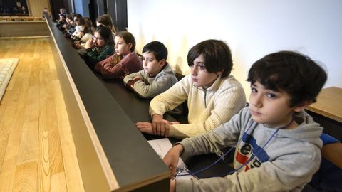 Primera sesi�n del segundo Consello da Infancia de Pontevedra, celebrado en el sal�n de plenos del Concello