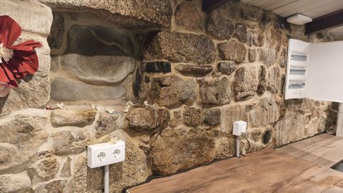 Filtraciones de agua de lluvia en la pared del local