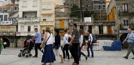 Los propietarios de los negocios de la plaza de O Berb�s sucumben al abandono y siguen echando el cerrojo ante la falta de soluci�n