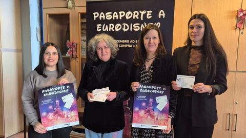 Sara S�nchez,�Amparo Cerecedo, Isabel Ca�as e Irene Jamardo presentaron la iniciativa