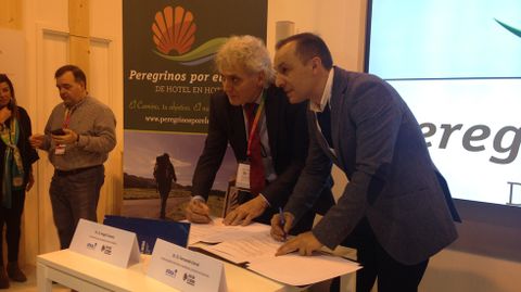 Firma del convenio para formentar el Camino del Norte entre Asturias y Cantabria.Firma del convenio para formentar el Camino del Norte entre Asturias y Cantabria