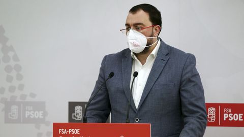 El secretario general de la FSA-PSOE y presidente del Principado de Asturias, Adri�n Barb�n