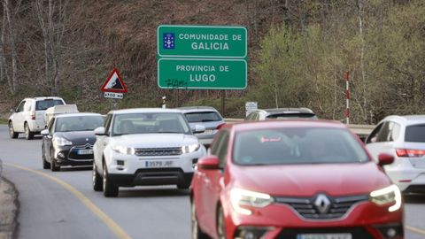 A ltima hora de la tarde, el trfico era lento en Pedrafita, sobre todo en direccin A Corua.