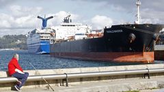 Un crucero ha coincidido hoy en el muelle de Trasatl�nticos con el petrolero Harald Maersk que lleva a bordo a tres polizones