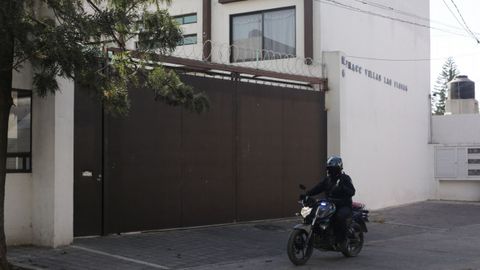 Exterior de la casa del empresario espa�ol asesinado en M�xico
