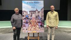La concejala Emilia Somoza y el dise�ador Iago Blanco con el cartel