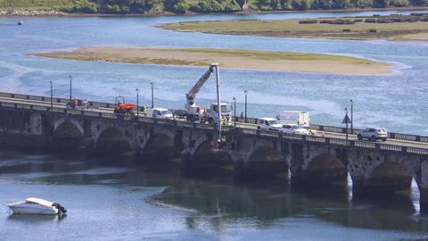 Vista de las catas efectuadas en primavera en el puente