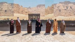 De izquierda a derecha, el emir de Kuwait Sheikh Nawaf, el exemir Al Ahmad al Jaber al Sabah; el emir de Catar, Tamim bin Hamad bin Khalifa Al-Thani; el primer ministro de Omn, Fahd Bin Mahmud; el prncipe saud Mohamed bin Salman; el heredero de Barin, Salman bin Hamad, y el primer ministro de Dubi, Mohamed bin Rashid al-Maktoum, durante la reunin del Consejo de Cooperacin del Golfo. 