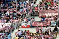 Los aficionados del CD Lugo animaron al equipo en el duelo por el ascenso en C�diz.