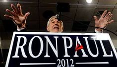 El republicano libertario Ron Paul se dirige a sus seguidores en las primarias de Iowa.