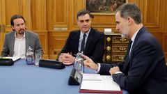 Felipe VI preside su primer Consejo de Ministros de un Gobierno de coalici�n