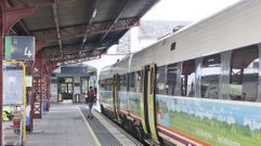 De la estaci�n ferrolana parten seis trenes que permiten enlazar a diario con A Coru�a, uno con transbordo