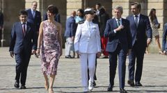 La princesa Leonor, con el presidente Alfonso Rueda y otras autoridades en la plaza del Obradoiro, el da en que se le entreg la Medalla de Galicia