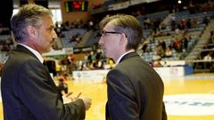 Ab�s charla con Moncho Fern�ndez durante la visita del Zargoza a Santiago de la temporada 2011-2012.