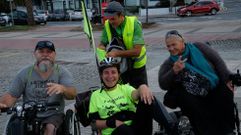 Personas con movilidad reducida ponen a prueba el Camino. Isabel y Mar�a del Carmen, a la izquierda de foto.