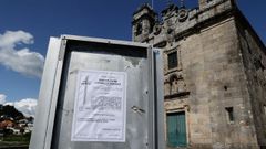 La segunda esquela de Valent�n, Tito, Carballa, en el atrio de la iglesia