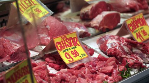 Producto a la venta en una carnicer�a del mercado de El Font�n, en Oviedo.
