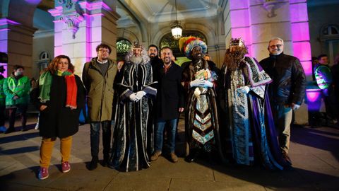 El alcalde de A Coru�a y varios miembros de la Corporaci�n Municipal, con los Reyes Magos