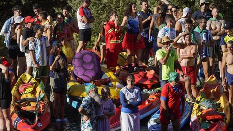 Fiesta de la piragua en el Sil.M�s de trescientos participantes y numerosos p�blico disfrutaron del descenso internacional