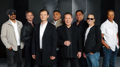 UB40 en una imagen actual. Robin Campbell es el quinto contando por la izquierda