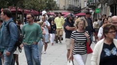 Una calle del centro de Monforte, repleta de gente la semana de las fiestas de agosto