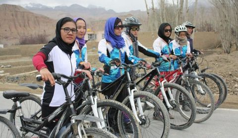 Tuvieron que huir de Afganist�n�por ser mujeres y ciclistas