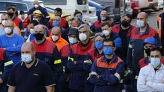Los trabajadores de Alcoa escuchan al comité en la asamblea