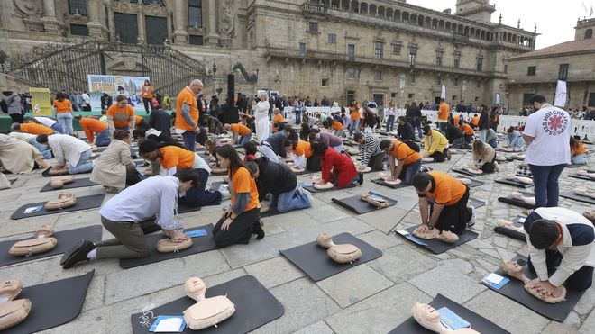 Compostela reanima . Congreso Semengen.La plaza del Obradoiro acogi� este s�bado la actividad Compostela reanima