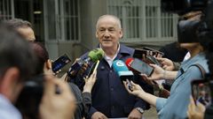 Miguel Lorenzo, portavoz del PP en el Concello de A Coru�a, antes de entrar en los juzgados. 