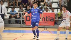 Javi Rangel, de azul, en un partido disputado el pasado curso