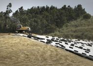 La primera fase incluye tambi�n el aporte de tierra para cubrir el sellado del vertedero. 