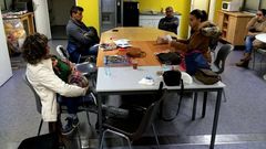 Los pasajeros vigueses hicieron noche en un contenedor de obra.Los pasajeros vigueses hicieron noche en un contenedor de obra