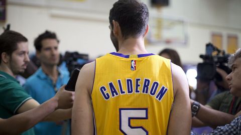 Jos� Manuel Calder�n, en su primer d�a con los Lakers