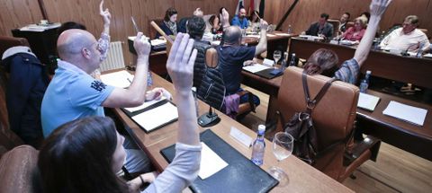 Los primeros plenos del nuevo mandato fueron muy tensos, con una oposici�n mayoritaria ante un gobierno en minor�a. 