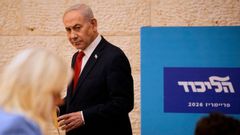 El primer ministro israel�, Benjamin Netanyahu, vota duran las primarias de su partido, en agosto