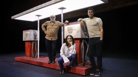 Ana Garaym Alfons Flores, Luis Perdigueiro y Paula Castellano, del equipo art&iacute;stico de la &oacute;pera Jenufa.
